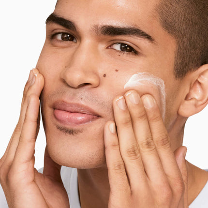 DRAMATICALLY DIFFERENT™ MOISTURIZING GEL 200 ML