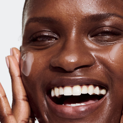 Sérum illuminateur anti-taches Even Better Clinical™ avec vitamine C