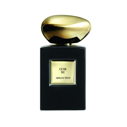 Eau de parfum Cuir Nu signée Armani Privé, laissant échapper une senteur florale chaleureuse, enrichie de notes de cuir et de café