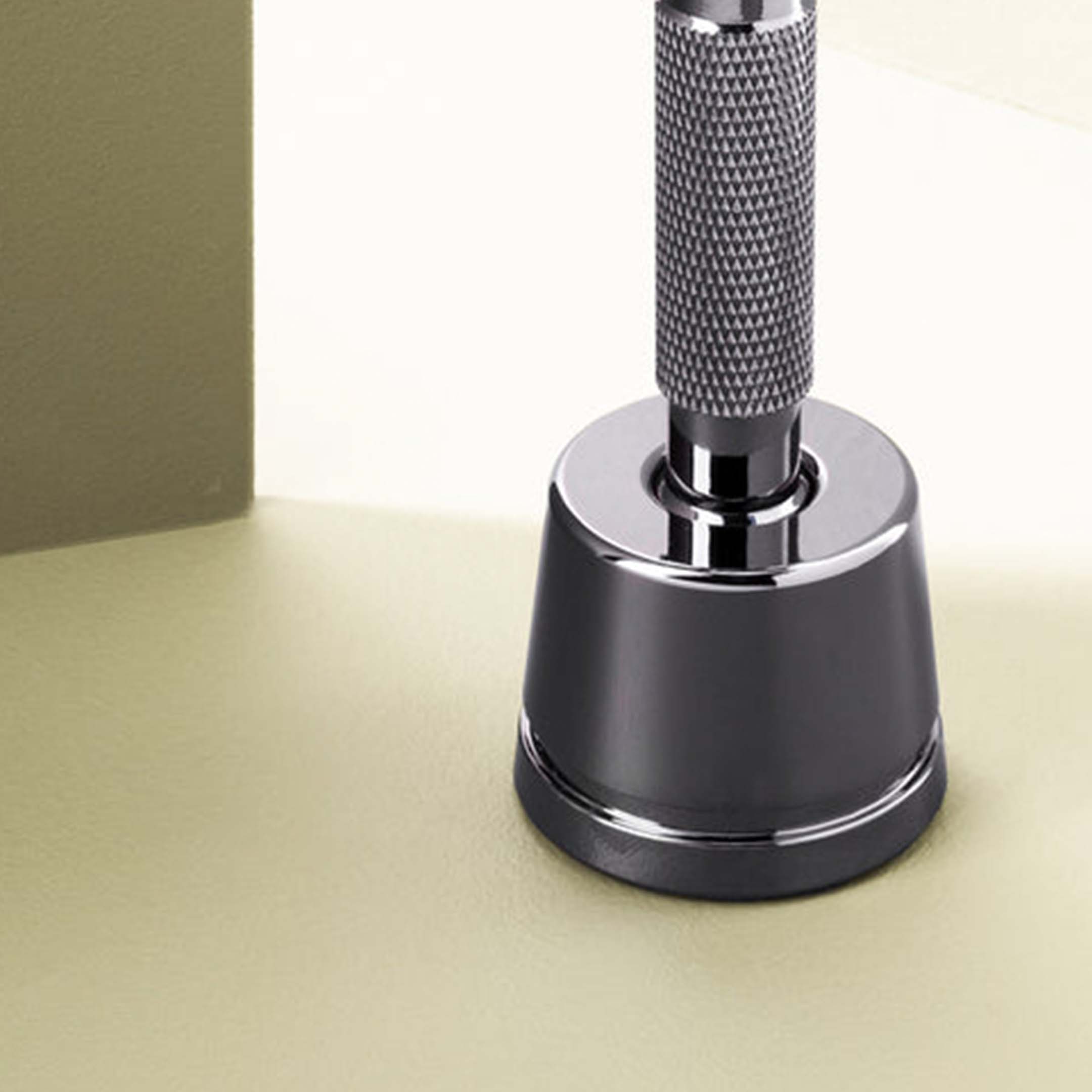 Razors Inkwell Stand - Gunmetal (Over Brass)